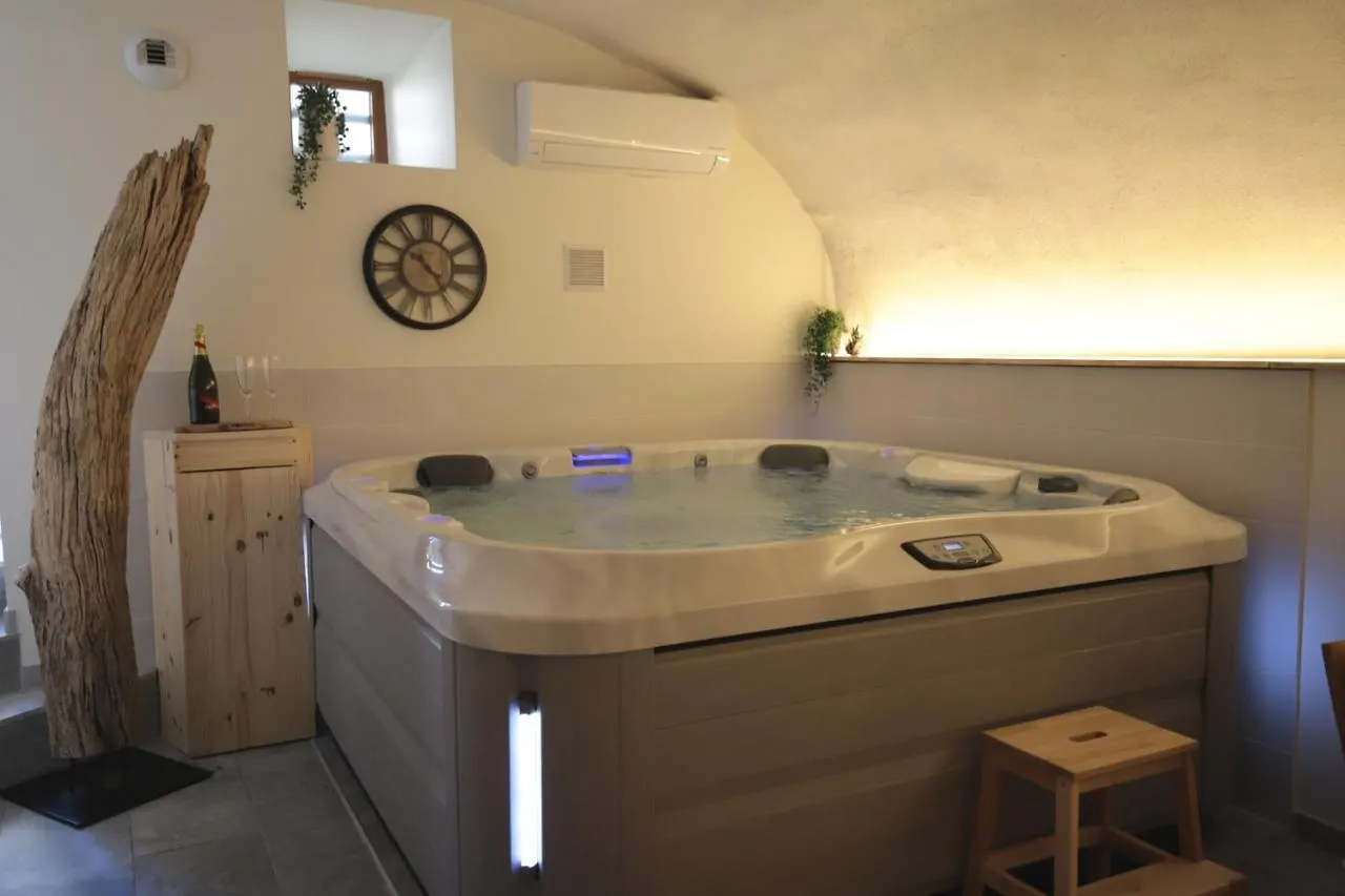Gite De Charme Avec Jacuzzi Et Sauna Privatifs Donzère Feriehus
